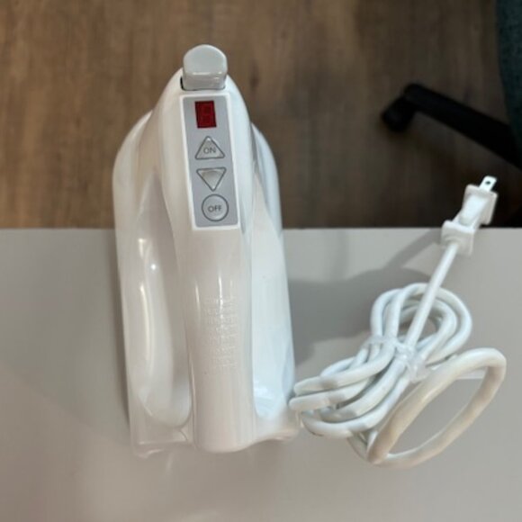 Kitchenaid 9 speed hand mixer, like new, never used - Picture 3 of 5